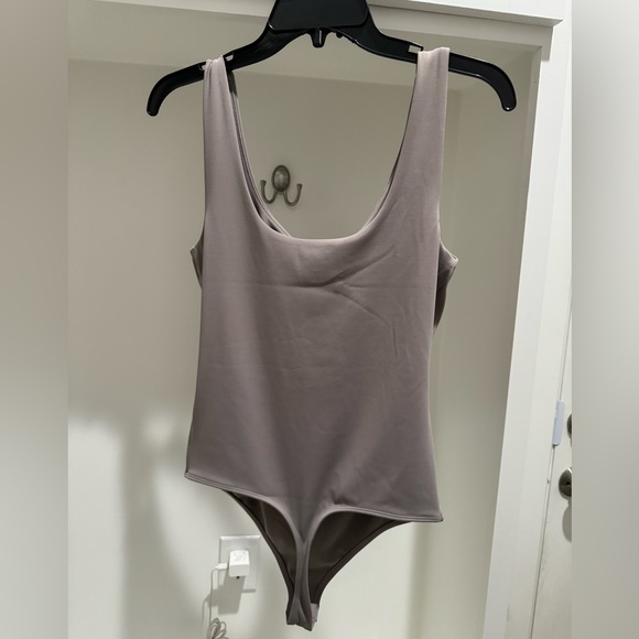 NWT Express Body Contour High Compression Scoop Neck Bodysuit - Picture 6 of 9